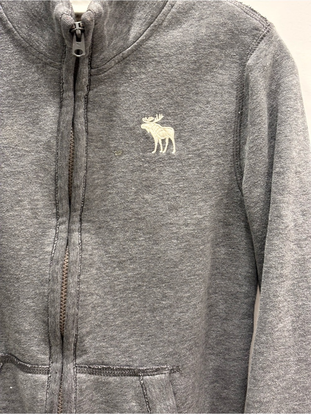 Abercrombie & Fitch Kids Gray Full-Zip Fleece Lined  with Moose Emblem - Picture 2 of 6